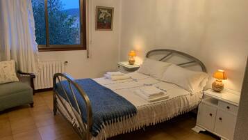 5 bedrooms, in-room safe, desk, iron/ironing board