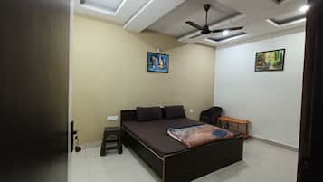 Habitación cuádruple superior | Escritorio, espacio para trabajar con un portátil, cortinas opacas