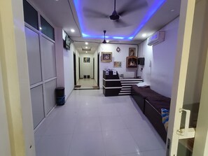 Lobby - Hotel Shriji Nikunj (Rajpur Khadar)