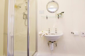 Bathroom - Rydal Hall Christian Retreat  (Ambleside)