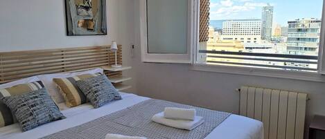 2 bedrooms, desk, iron/ironing board, WiFi