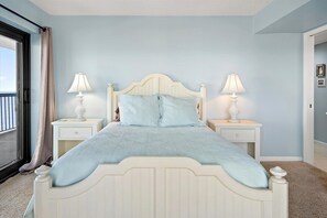 Iron/ironing board, WiFi, bed sheets - Direct Oceanfront Penthouse with Great Amenities (Ocean City)