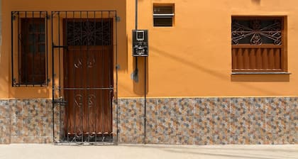 Casa Laranja com Split e Wi-Fi 700 MB