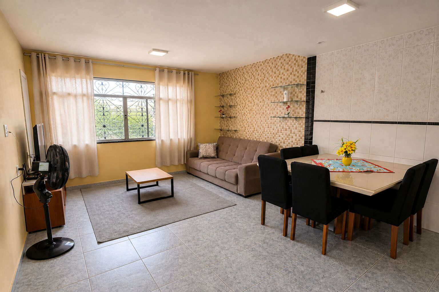 Family House | Desk, laptop workspace, iron/ironing board, WiFi (free)