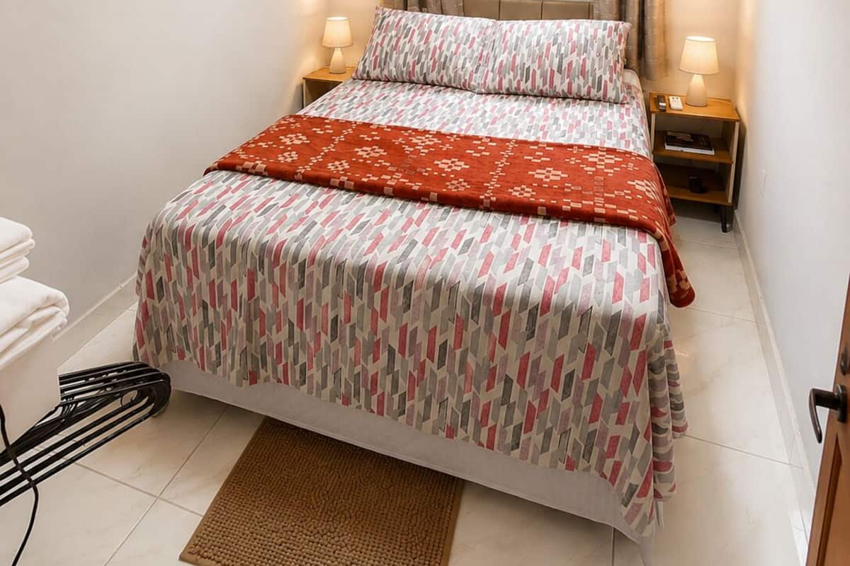 Executive House | Desk, laptop workspace, iron/ironing board, free WiFi