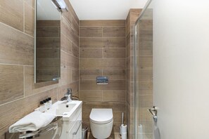 Bathroom - GuestReady - Charming Retreat with Patio in Putney (London)