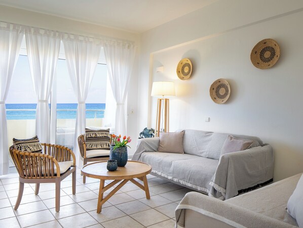 Luxe penthouse, balkon, uitzicht op zee | Woonruimte