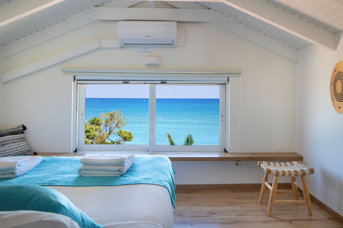 Penthouse Luxe, balcon, vue mer | Coffres-forts dans les chambres, bureau