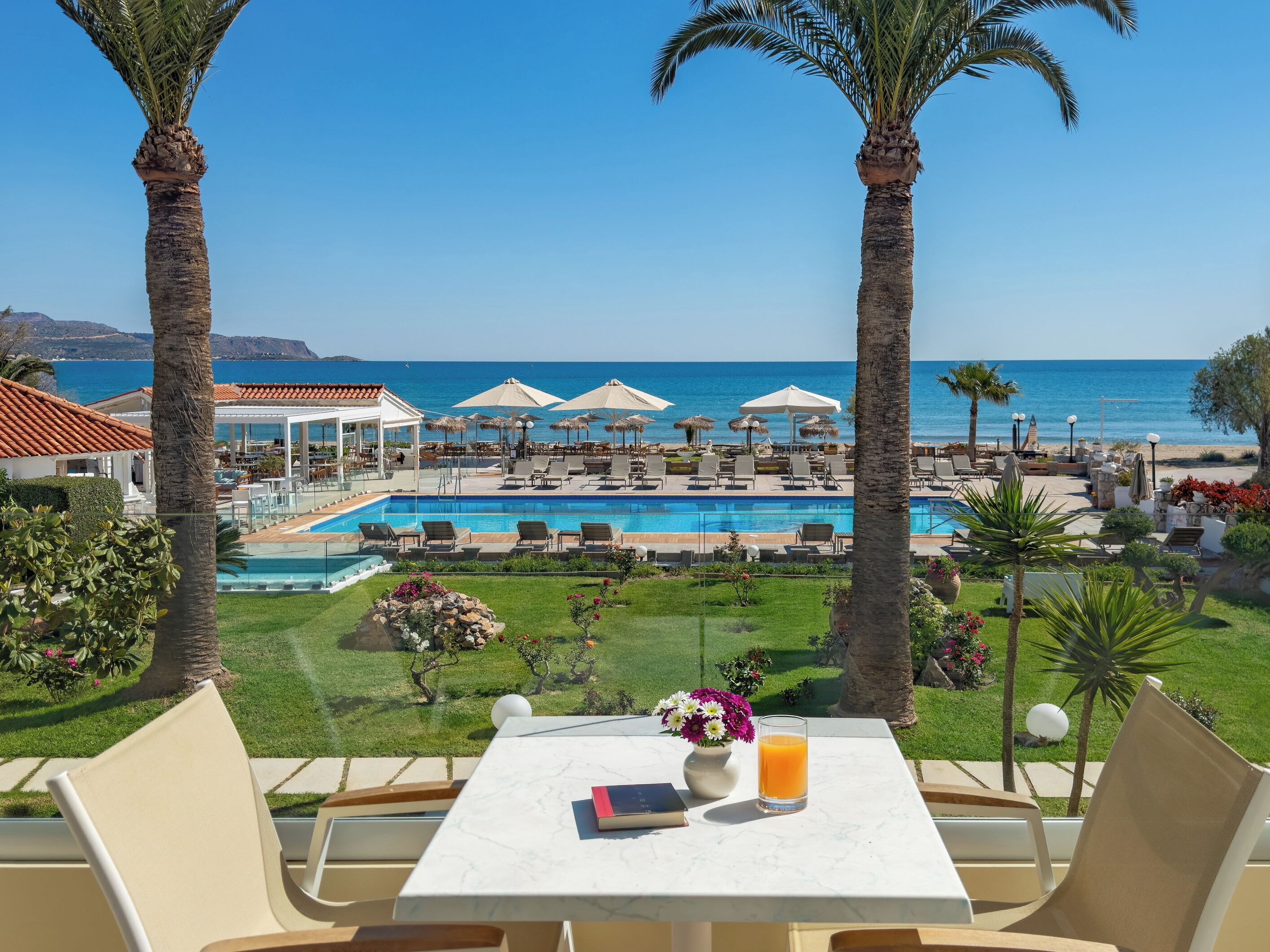 Deluxe Double or Twin Room, Sea View, Beachfront | Outdoor dining
