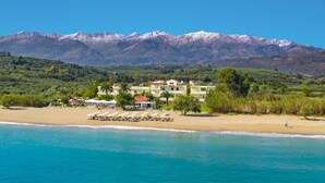 Private beach, free beach cabanas, sun loungers, beach umbrellas - GK Beach Hotel (Apokoronas)
