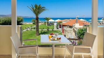 Deluxe Double Room, Sea View, Beachfront | Outdoor dining
