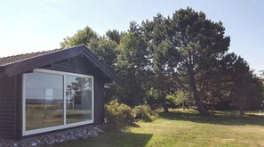 Exterior - Wake up with water views from Omø (Omø)