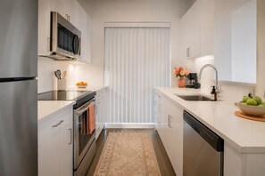 Classic-Zimmer, Stadtblick | Eigene Küche | Kühlschrank, Mikrowelle, Ofen, Herdplatte