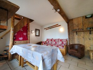 Interior - Beautiful little mountain cabin, sleeps 8 (Saint-Sorlin-d´Arves)