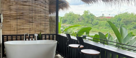 Separate bathtub and shower, deep-soaking bathtub, rainfall showerhead
