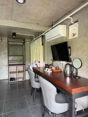 Chambre Deluxe double, balcon, vue sur le fleuve | Intérieur