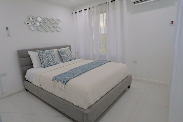 3 quartos, ferros/tábuas de passar roupa, Wi-Fi, roupa de cama