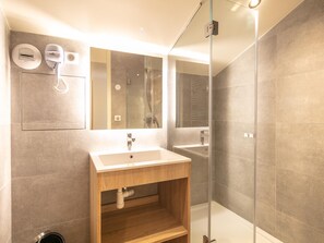 Apartment | Bathroom - Family Stay With Picturesque Mountain Views (La Léchère)