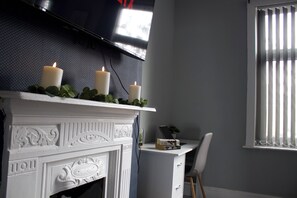 Interior - Modern 3BR Stay for 8 | Easy City Access + Parking + Pool Table for Family Fun (Manchester)