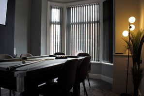 Games room - Modern 3BR Stay for 8 | Easy City Access + Parking + Pool Table for Family Fun (Manchester)