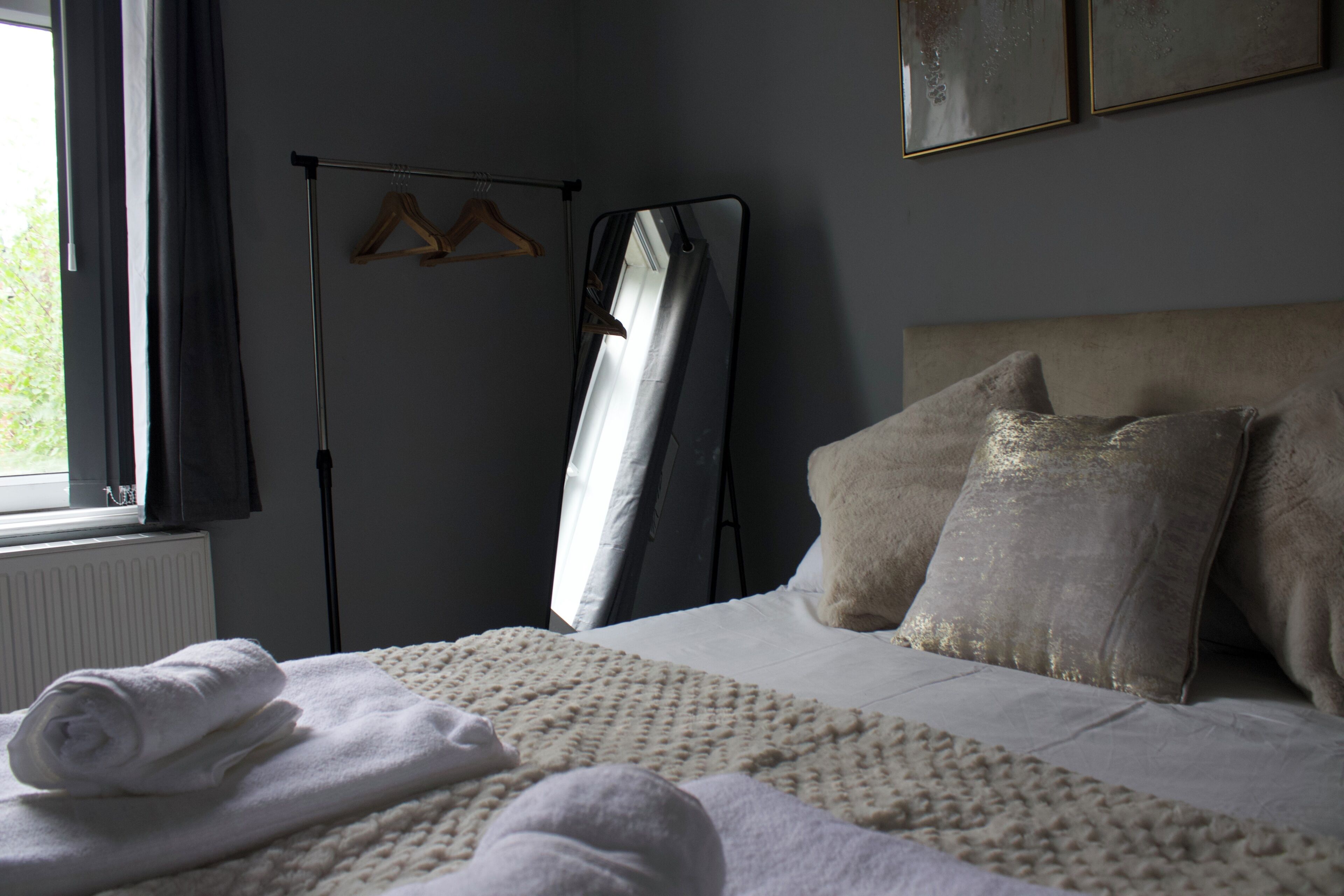 Iron/ironing board, WiFi, bed sheets