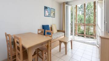 Apartment | Dining