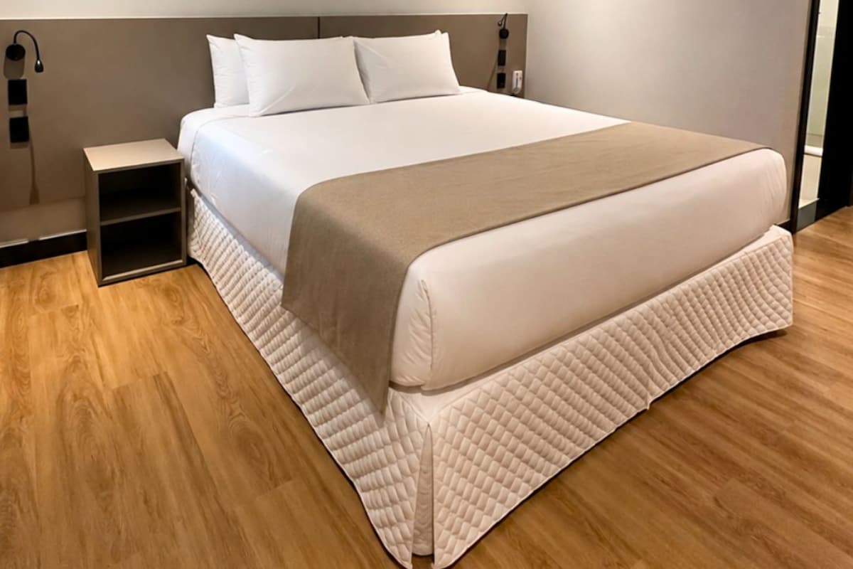 Minibar y caja de seguridad en la habitación