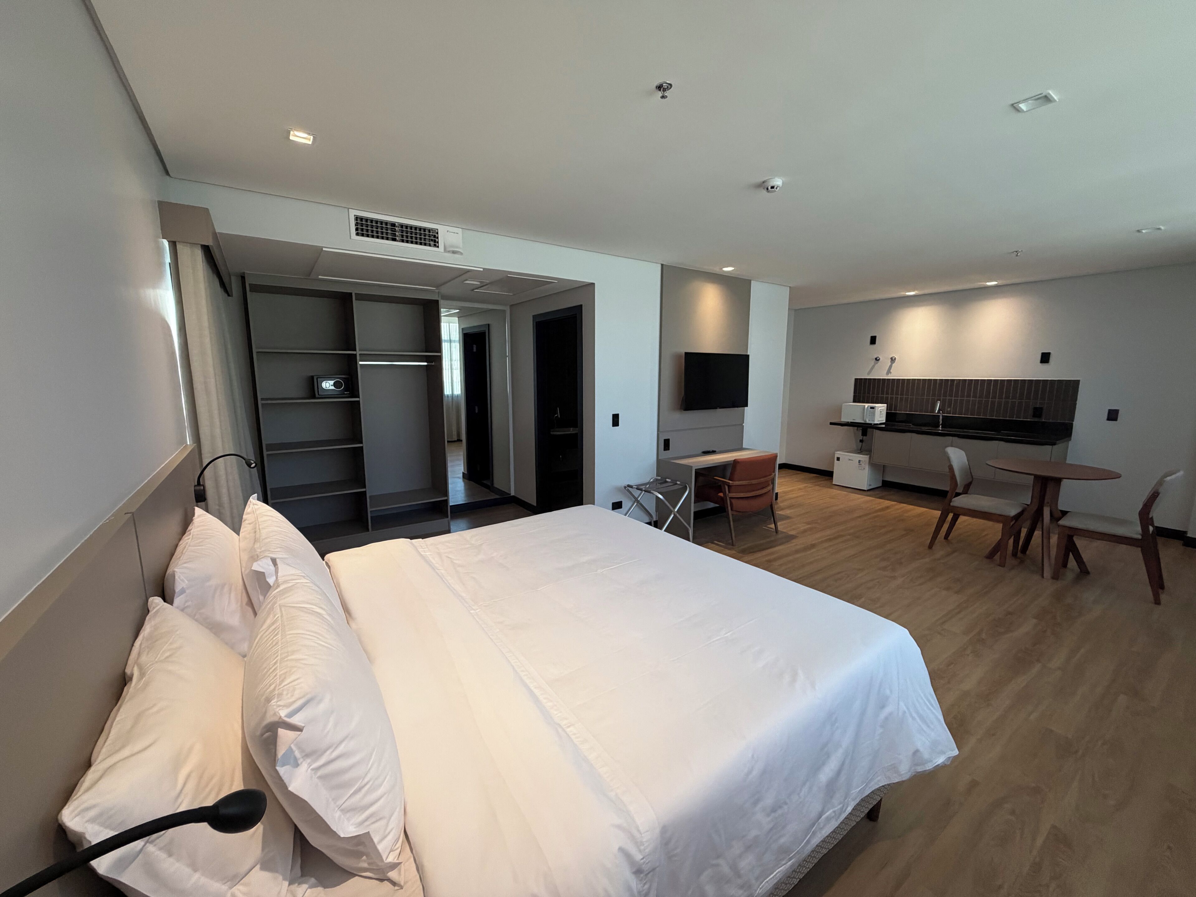 Premium Double Room, 1 Queen Bed | Minibar, in-room safe, laptop workspace, iron/ironing board