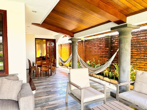 Stunning 5BR Villa with Private Pool in Escalón