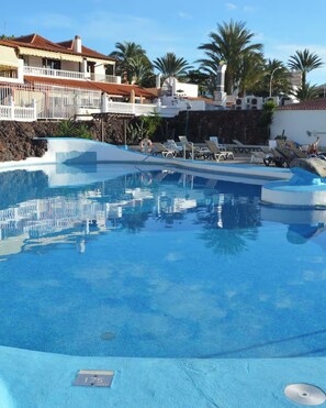 Pool - Apartment in Playa de las Americas - Swimming pool, garden and excellent location (Arona)