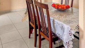 A dining area with a table, chairs, and a fruit bowl. - Apartment in Playa de las Americas - Swimming pool, garden and excellent location (Arona)