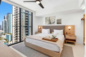 Iron/ironing board, WiFi, bed sheets - 27th Floor Luxury 1BR with  Balcony & Pool (Miami)