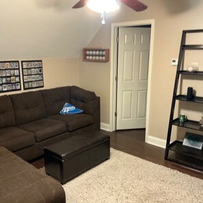 Living area -  1-bedroom above garage apartment just a few blocks from downtown Overland Park (Overland Park)