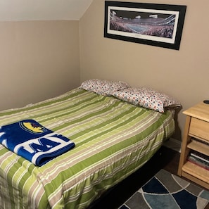 WiFi, bed sheets -  1-bedroom above garage apartment just a few blocks from downtown Overland Park (Overland Park)