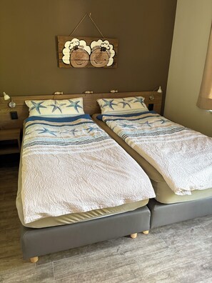 WiFi, bed sheets