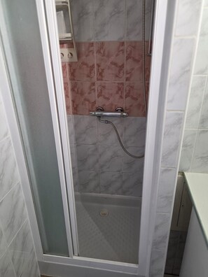 Shower - Bright apartment for 6 people, near the sea (Agde)