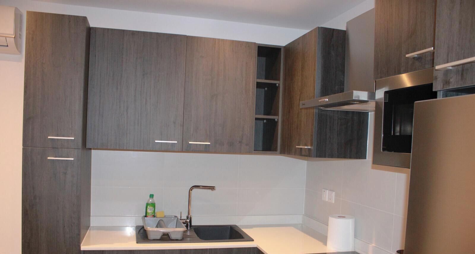 Apartment, Balcony | Dapur peribadi | Peti sejuk/penyejuk beku saiz penuh, ketuhar gelombang mikro, ketuhar 