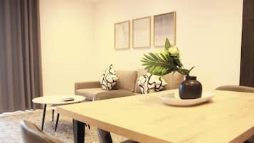 Apartamento, balcón | Restauración