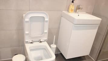 Apartamento, balcón | Baño | Toallas