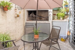 Outdoor dining - House in Pocitos, near the stadium and the promenade (Montevideo)