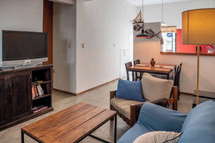 Casa En Pocitos, Cerca Del Estadio Y La Rambla - Montevideo