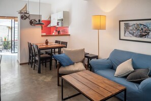 Living area - House in Pocitos, near the stadium and the promenade (Montevideo)