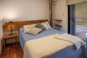 Iron/ironing board, WiFi, bed sheets - House in Pocitos, near the stadium and the promenade (Montevideo)