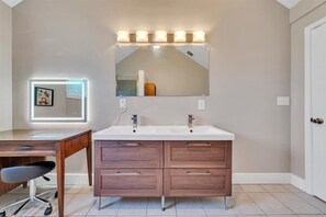 Dusche, Handtücher, Seife, Toilettenpapier