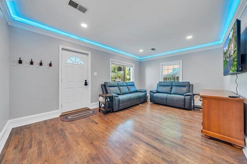 Charming Whole House In The Heart of Daleville