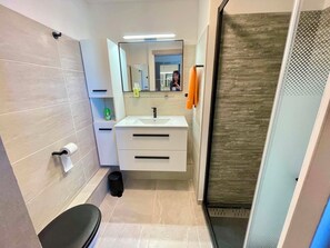 Bathroom - SUPERB STUDIO (La Londe-les-Maures)