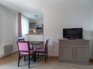Apartment | Dining - Art Village Apartment for Four (Pont-Aven)