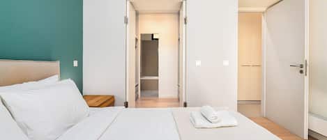 Appartement Deluxe, vue sur le jardin | Bureau, espace de travail pour ordinateurs portables