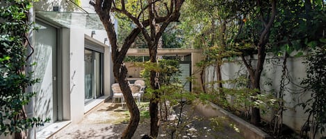 Deluxe Apartment, Garden View | Terrace/patio