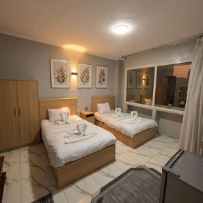 Deluxe Twin Room, Mountain View | In-room safe - Sky Pyramids Inn (Giza)